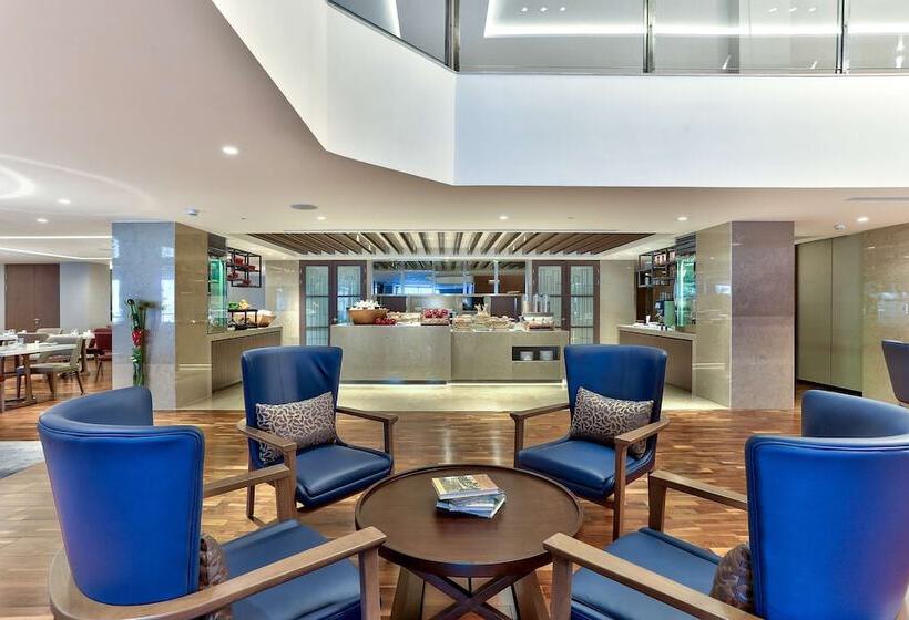 이그제큐티브 룸, Hilton Kota Kinabalu