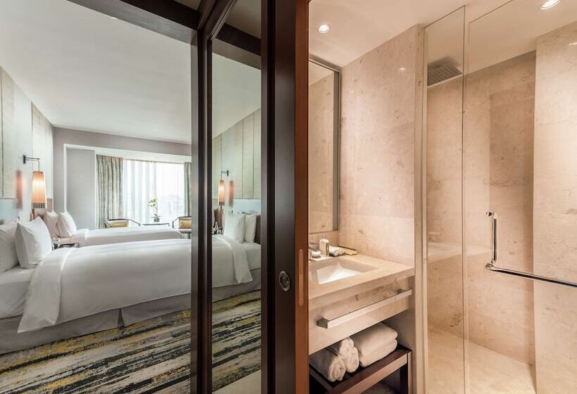 이그제큐티브 룸, Hilton Kota Kinabalu