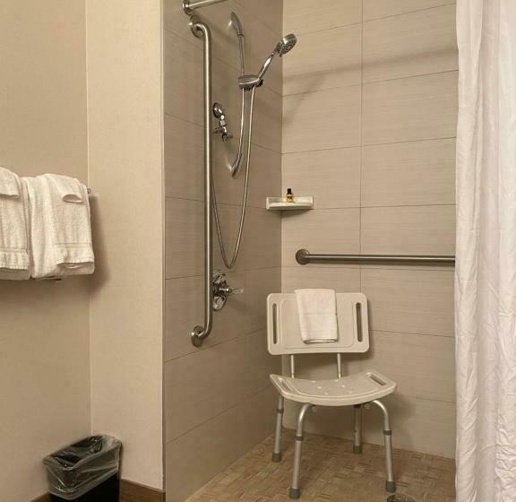 障害者適応デラックスルーム, Wingate By Wyndham Calgary Airport