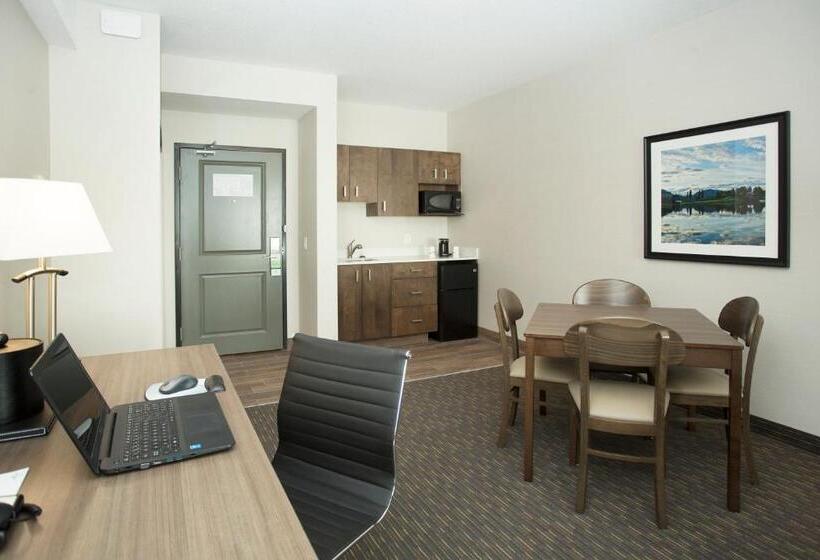キングサイズベッドのデラックススイート, Wingate By Wyndham Calgary Airport