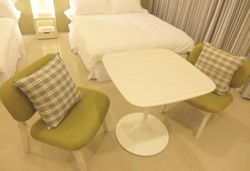اتاق استاندارد چهارنفره با بالکن, Soar B&b