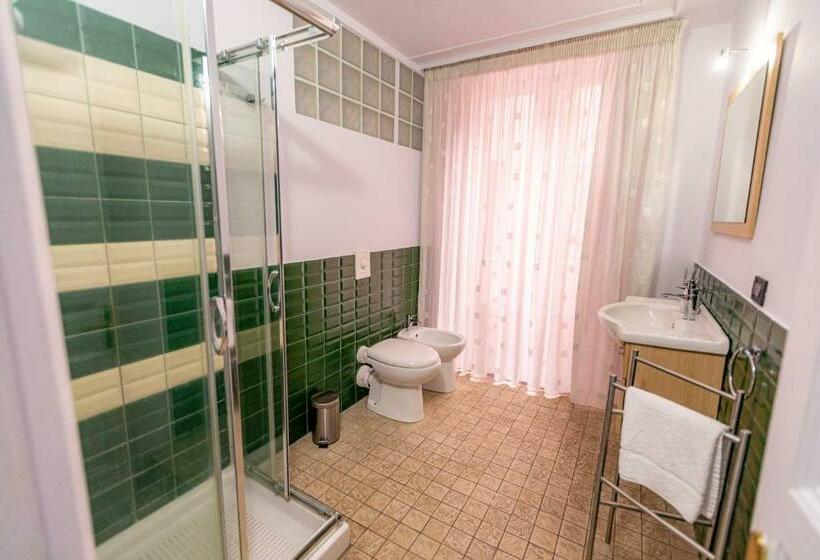 غرفة قياسية ثلاثية, Promenade B&b