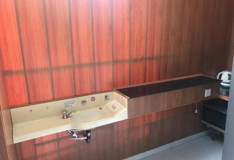 デラックストリプルルーム, Eagle S Residence
