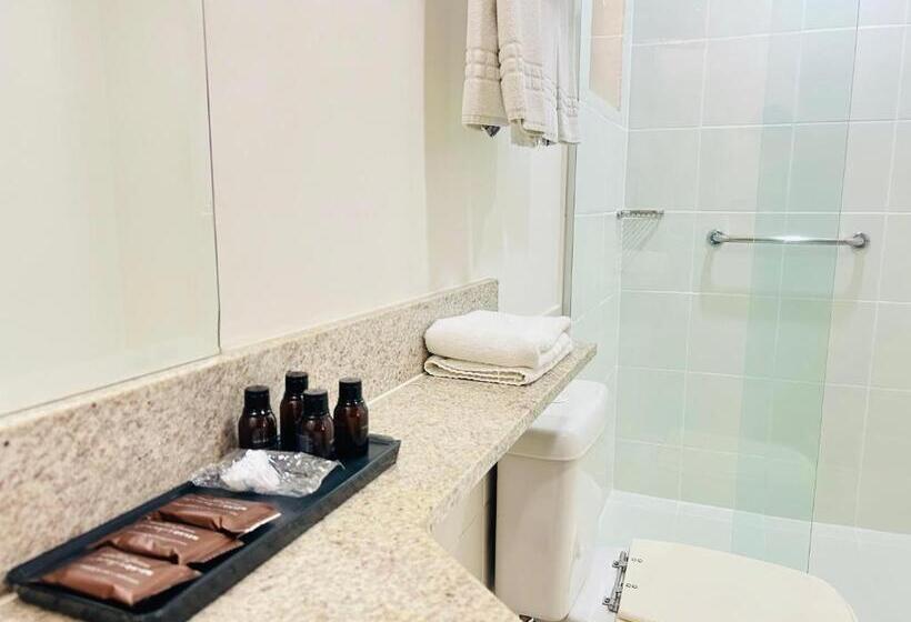 Quarto Estandar, Naoum