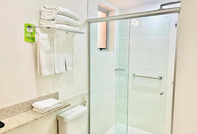 Quarto Triplo Estandar, Naoum