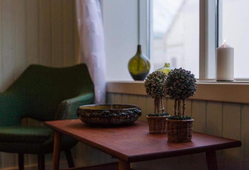 اتاق استاندارد سه تخته با سرویس بهداشتی مشترک, Guesthouse Isafjordur  Gamla