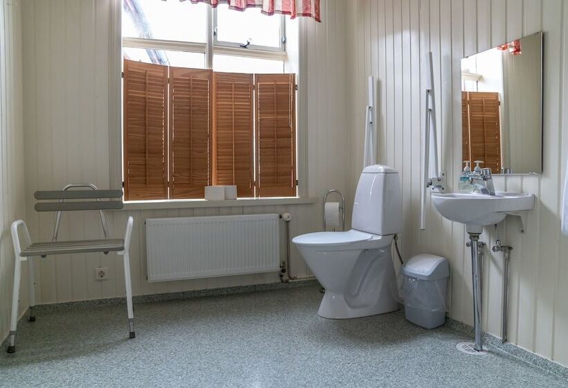 اتاق استاندارد سه تخته با سرویس بهداشتی مشترک, Guesthouse Isafjordur  Gamla