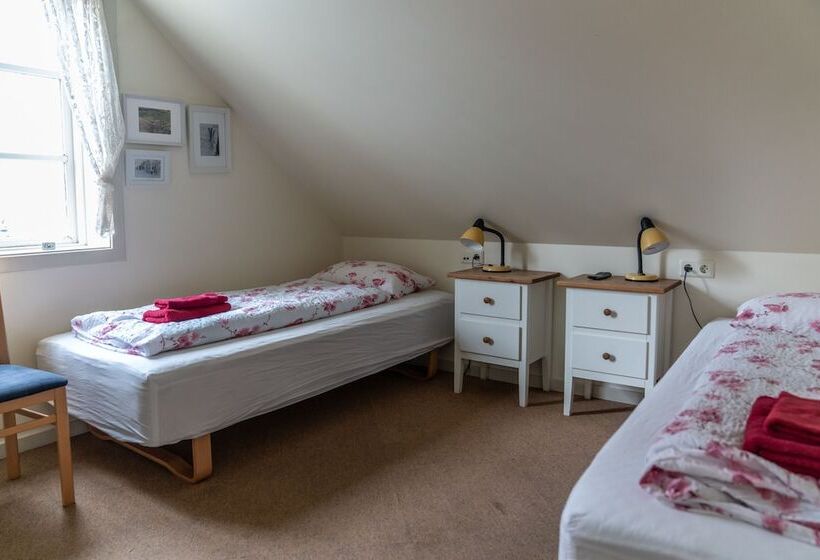 اتاق استاندارد سه تخته با سرویس بهداشتی مشترک, Guesthouse Isafjordur  Gamla