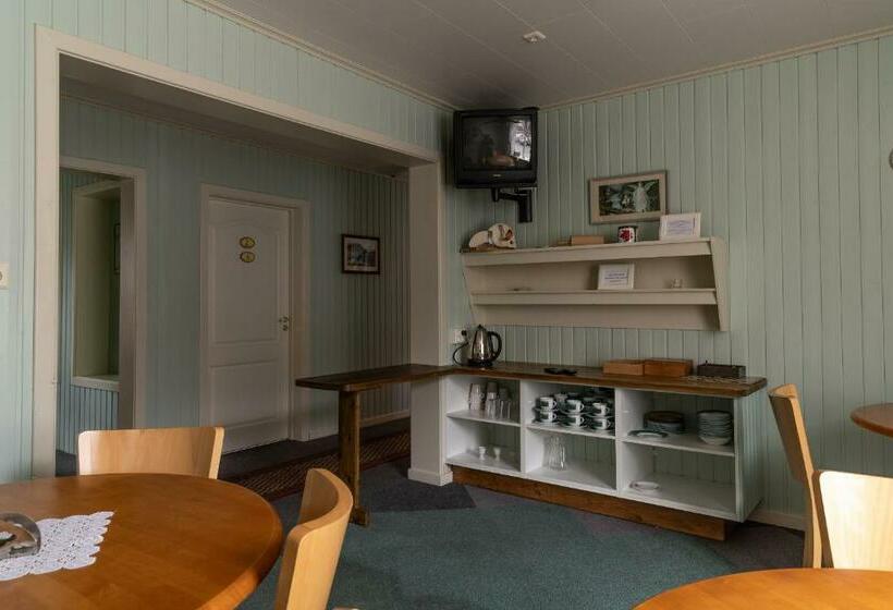 اتاق استاندارد با سرویس بهداشتی مشترک, Guesthouse Isafjordur  Gamla