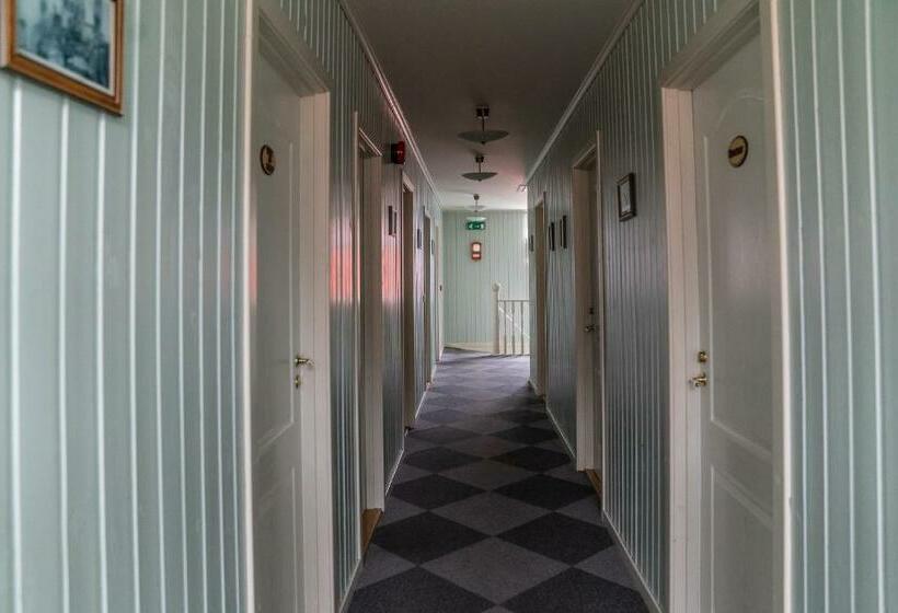 اتاق استاندارد با سرویس بهداشتی مشترک, Guesthouse Isafjordur  Gamla