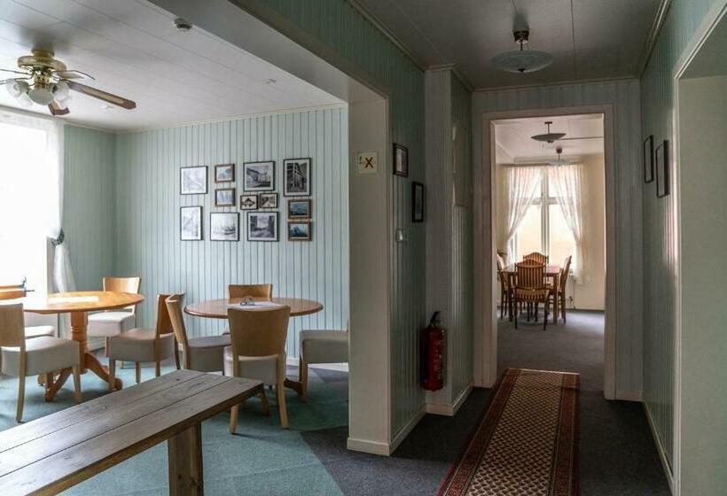 اتاق استاندارد با سرویس بهداشتی مشترک, Guesthouse Isafjordur  Gamla