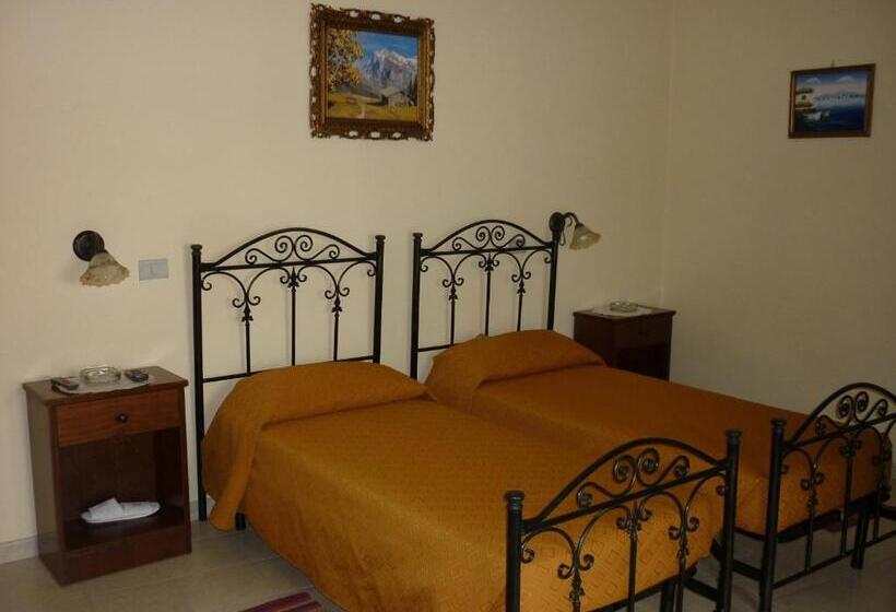 Номер Стандарт Трехместный, Albergo Vittoria
