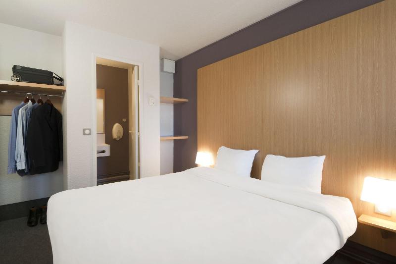Номер Стандарт, B&b Hotel Saint Etienne La Terrasse