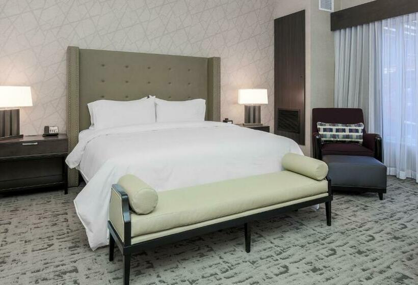 Junior Suite Cama King, Doubletree By Hilton Evansville