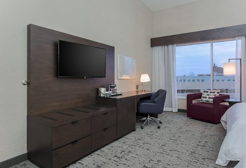 Quarto standart cama de casal, Doubletree By Hilton Evansville