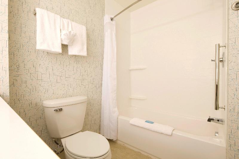 スタンダードルーム, Holiday Inn Express & Suites Alpena   Downtown, An Ihg