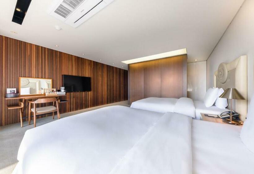 Студия Стандарт, Bayhill Pool & Villa