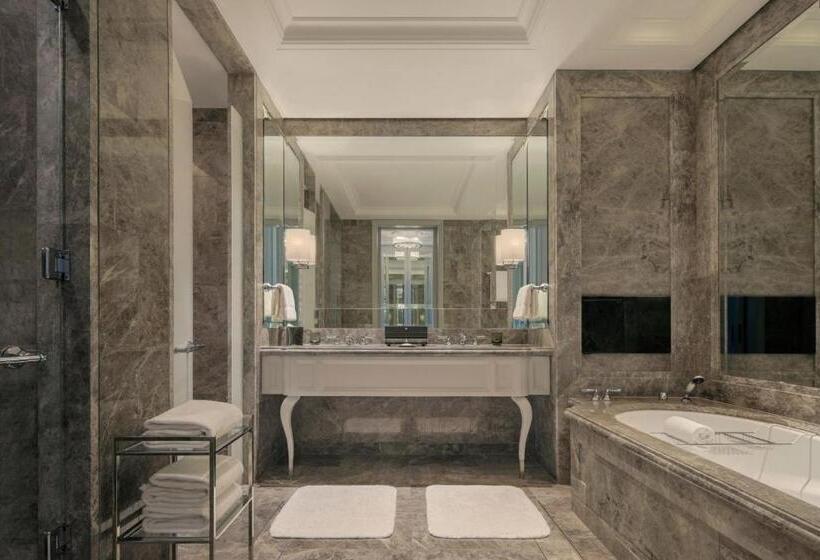 اتاق استاندارد با چشم‌انداز شهر, The St. Regis Kuala Lumpur