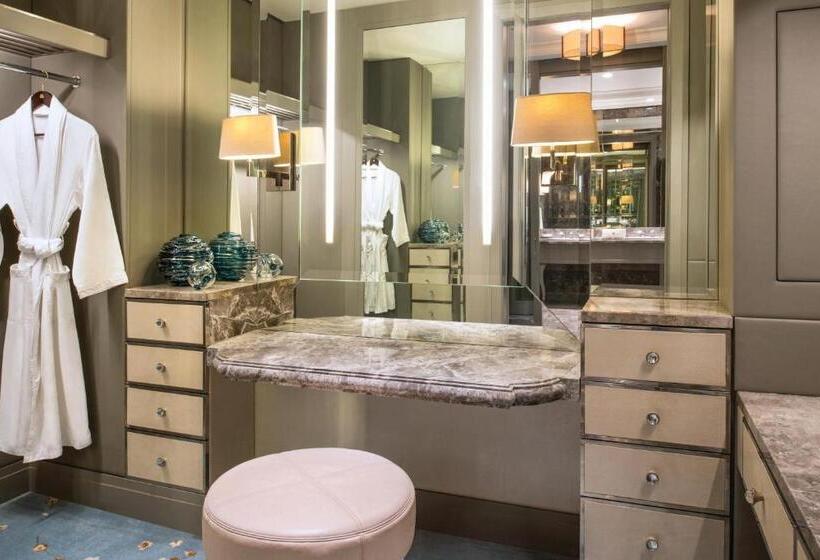 اتاق استاندارد با تخت دو نفره بزرگ, The St. Regis Kuala Lumpur