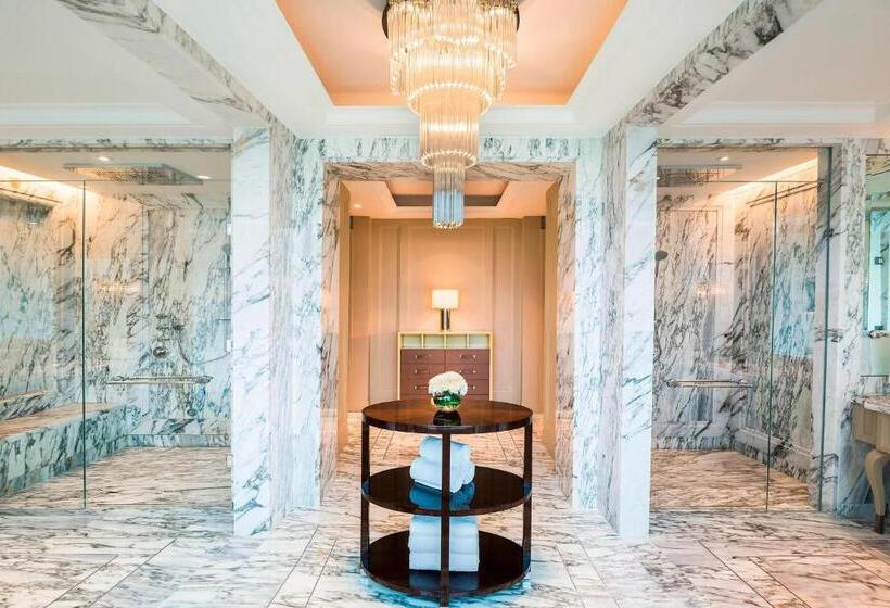 سوئیت با چشم‌انداز, The St. Regis Kuala Lumpur