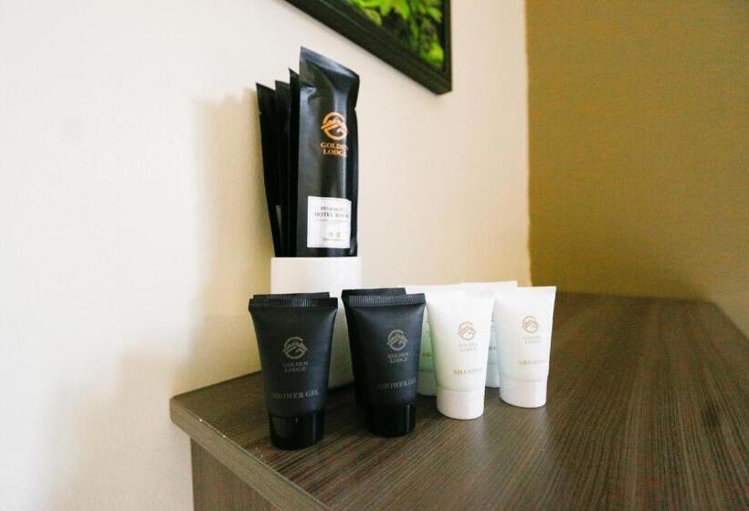 اتاق چهار تخته با دستشویی مشترک, Golden Lodge