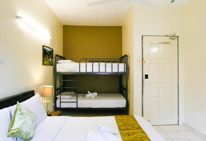 اتاق چهار تخته با دستشویی مشترک, Golden Lodge
