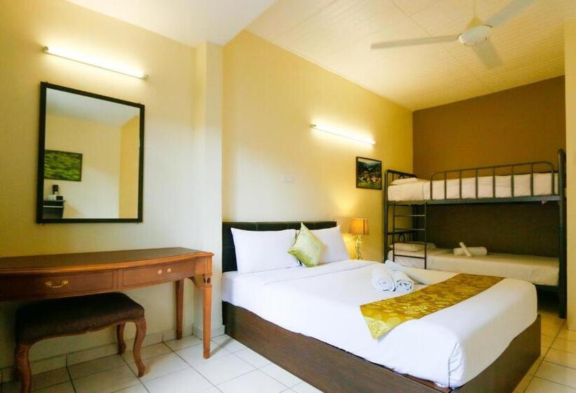 اتاق چهار تخته با دستشویی مشترک, Golden Lodge