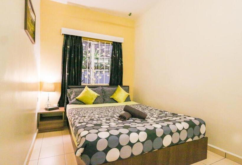 اتاق اکونومی, Golden Lodge