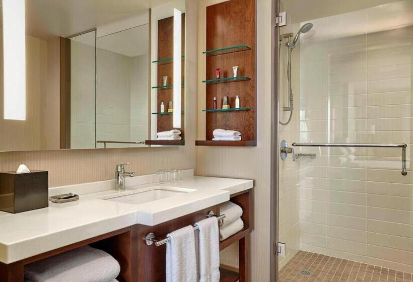 Стандартный Номер Кровать Кинг, Calgary Airport Marriott Interminal