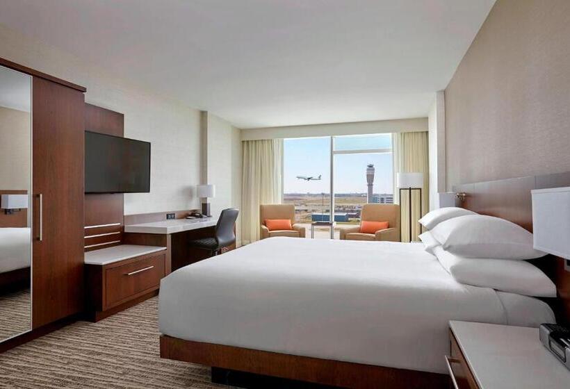 اتاق استاندارد با تخت بزرگ, Calgary Airport Marriott Interminal