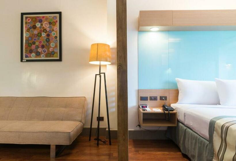 Люкс, Microtel By Wyndham South Forbes Near Nuvali