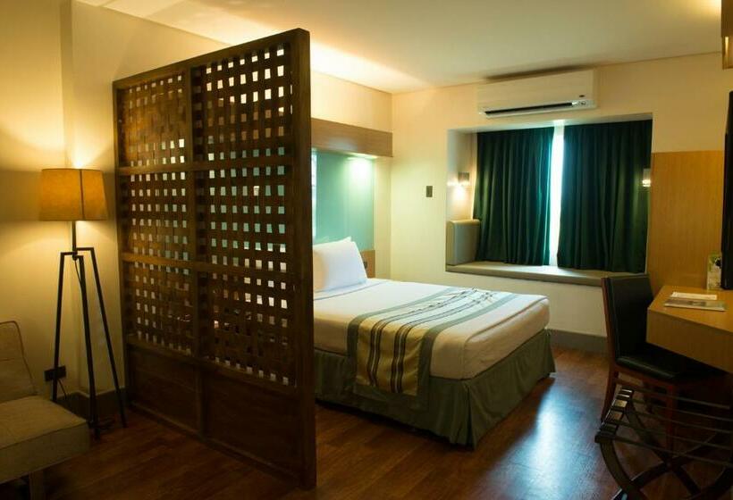 Люкс, Microtel By Wyndham South Forbes Near Nuvali