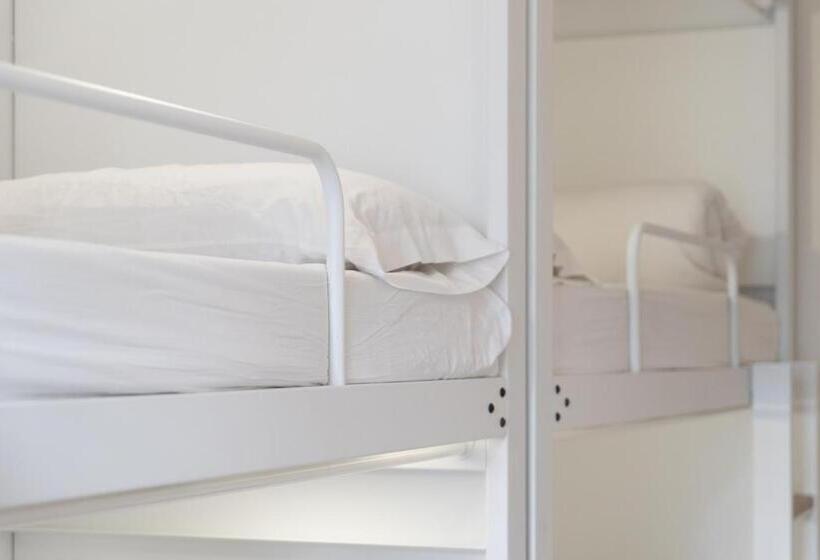 تختخواب در اتاق مشترک, Pars Teatro Hostel