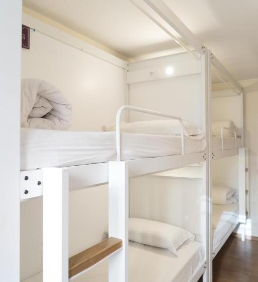 Кровать в Общей Комнате, Pars Teatro Hostel