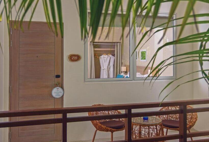 اتاق استاندارد با چشم‌انداز باغ, Malahini Kuda Bandos Resort