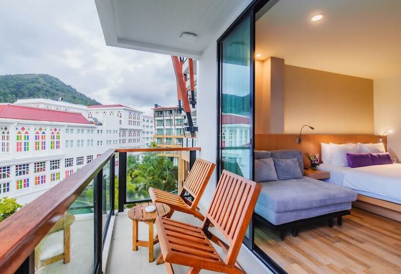 Номер Executive Вид на Бассейн, The Lunar Patong