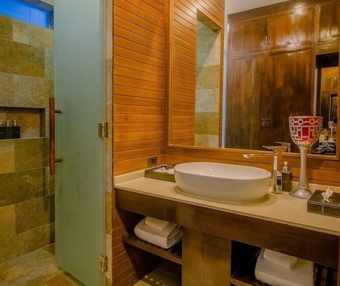 اتاق لوکس, The Privilege Hotel Ezra Beach Club