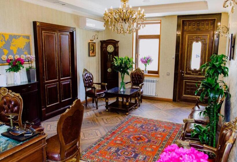 Номер Стандарт, Royal Antique Boutique