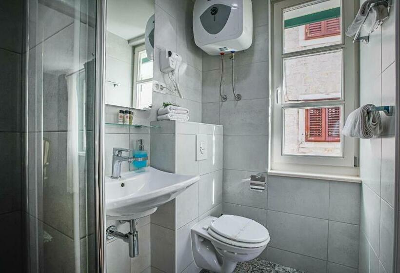 디럭스 룸 킹사이즈 침대, Theatre Luxury Rooms