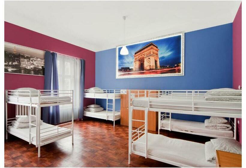 Кровать в Общей Комнате, One World Hostel Kraków