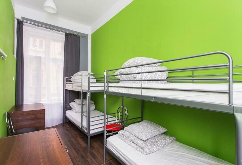 Кровать в Общей Комнате, One World Hostel Kraków