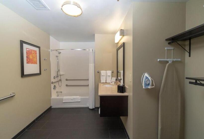 Quarto Estandar Cama King para Deficientes Físicos, Staybridge Suites Marquette, An Ihg