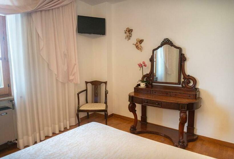 اتاق لوکس, B&b Il Chiostro Assisi