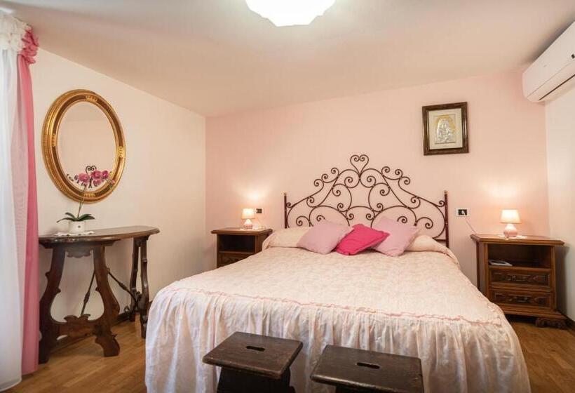 اتاق استاندارد, B&b Il Chiostro Assisi