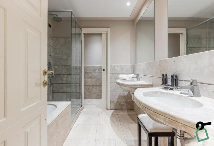 اتاق لوکس با چشم‌انداز دریا, Hotiday Room Collection   Livorno Mascagni