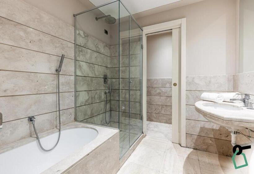 اتاق لوکس با چشم‌انداز دریا, Hotiday Room Collection   Livorno Mascagni