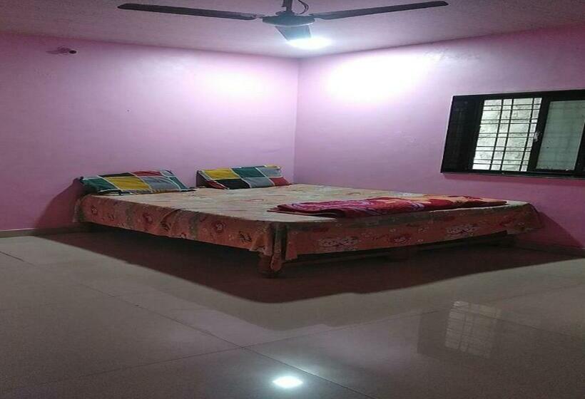 Номер Стандарт, Yashoda Lodge Hingoli