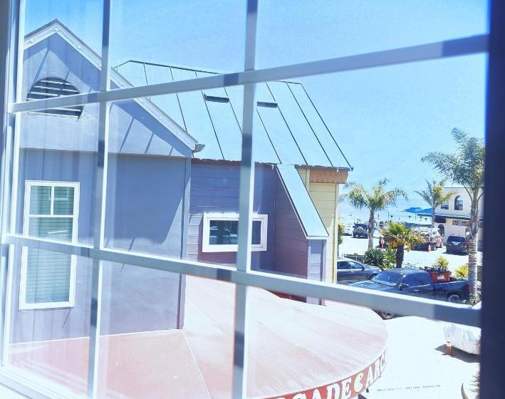 اتاق استاندارد با چشم‌انداز دریا, Capitola