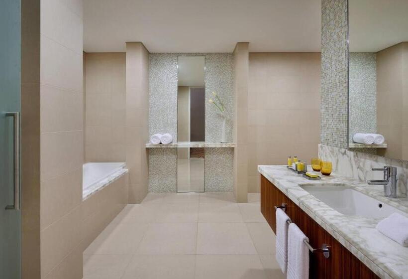 Полулюкс Кровать Кинг, Marriott Hotel Downtown Abu Dhabi