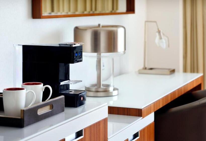 Номер Superior Кровать Кинг, Marriott Hotel Downtown Abu Dhabi